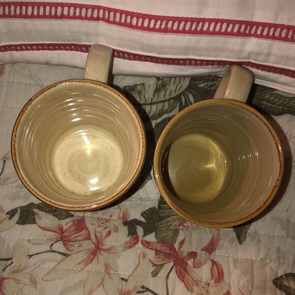 Set of two Country Style Mugs - Picture 5 of 6